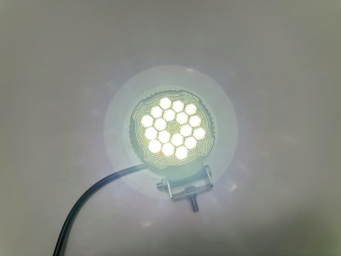 LAMPA ROBOCZA OKRĄGŁA 18 LED HALOGEN SZEROKOKĄTNY HONEYCOMB 28W 12V 24V