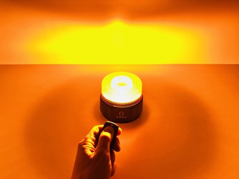 Lampa ostrzegawcza bezprzewodowa kogut led błyskowy z PILOTEM na akumulator