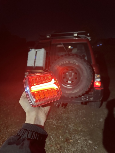 Zestaw bezprzewodowych lamp zespolonych LED tył na magnes wireless NEON