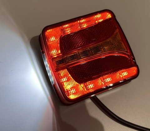 Lampa tylna zespolona LED KWADRATOWA z podświetleniem tablicy 12v 24v L