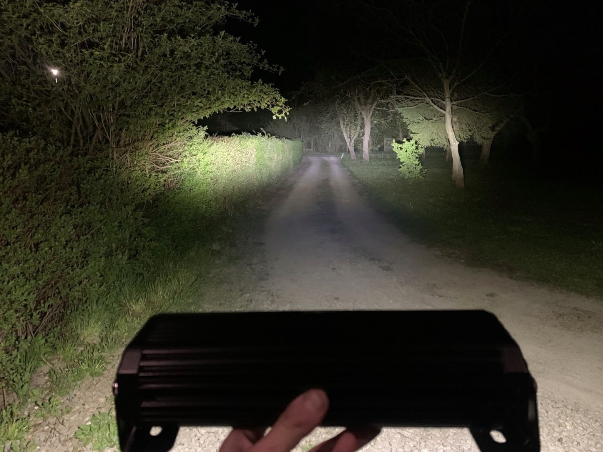 Reflektor dalekosiężny LED z homologacją – mocny lightbar, który odmienia jazdę nocą